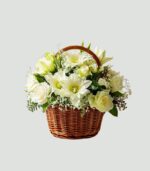 canasta de condolencias con flores blancas